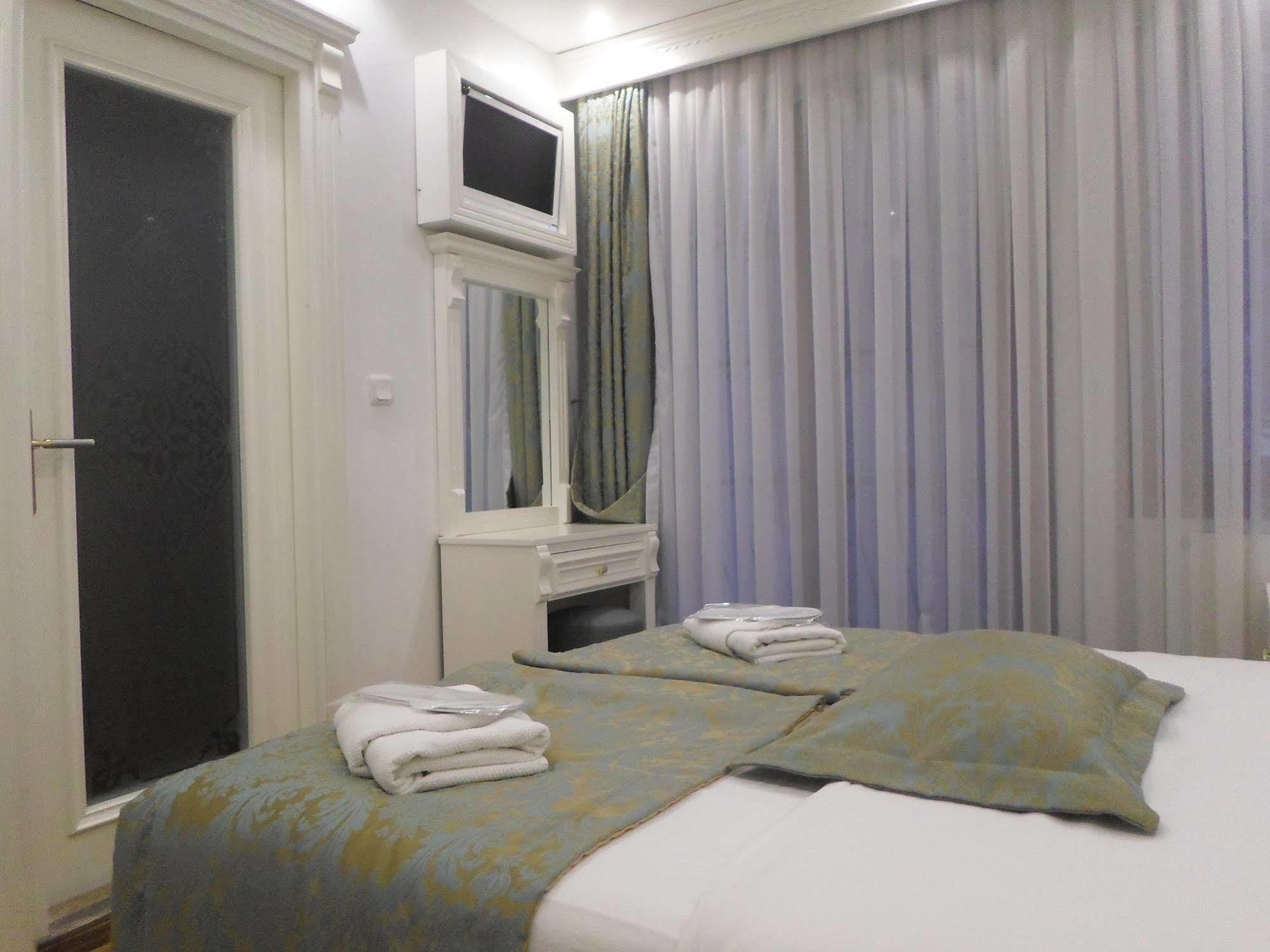 Hotel La Petite Maison 2*