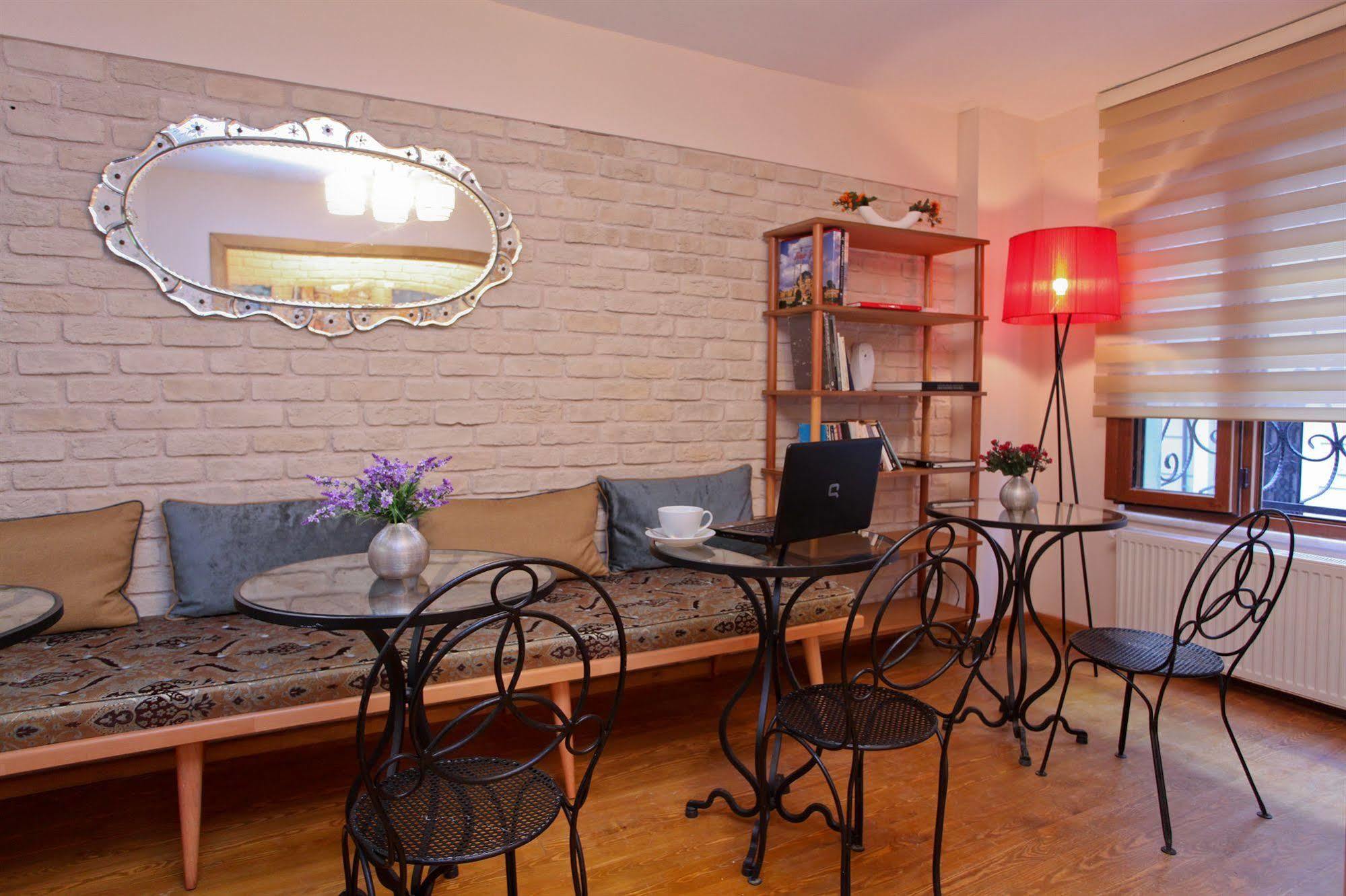 Three Apples Taksim 3*