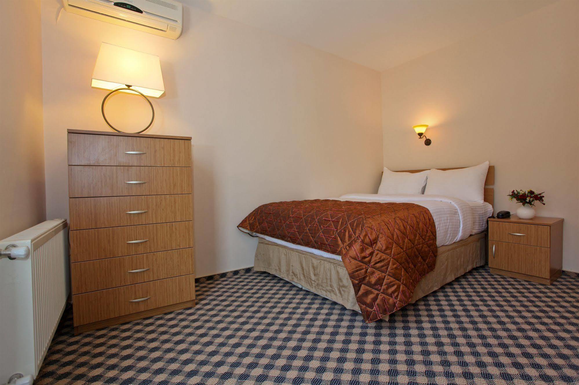 Three Apples Taksim 3*
