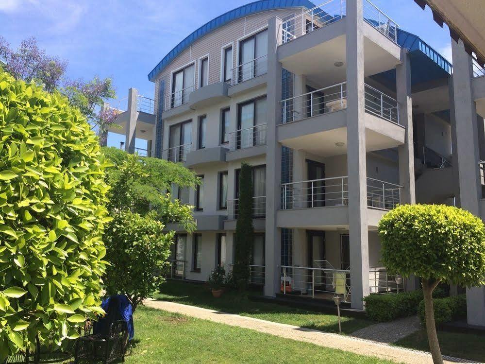 Garden Side