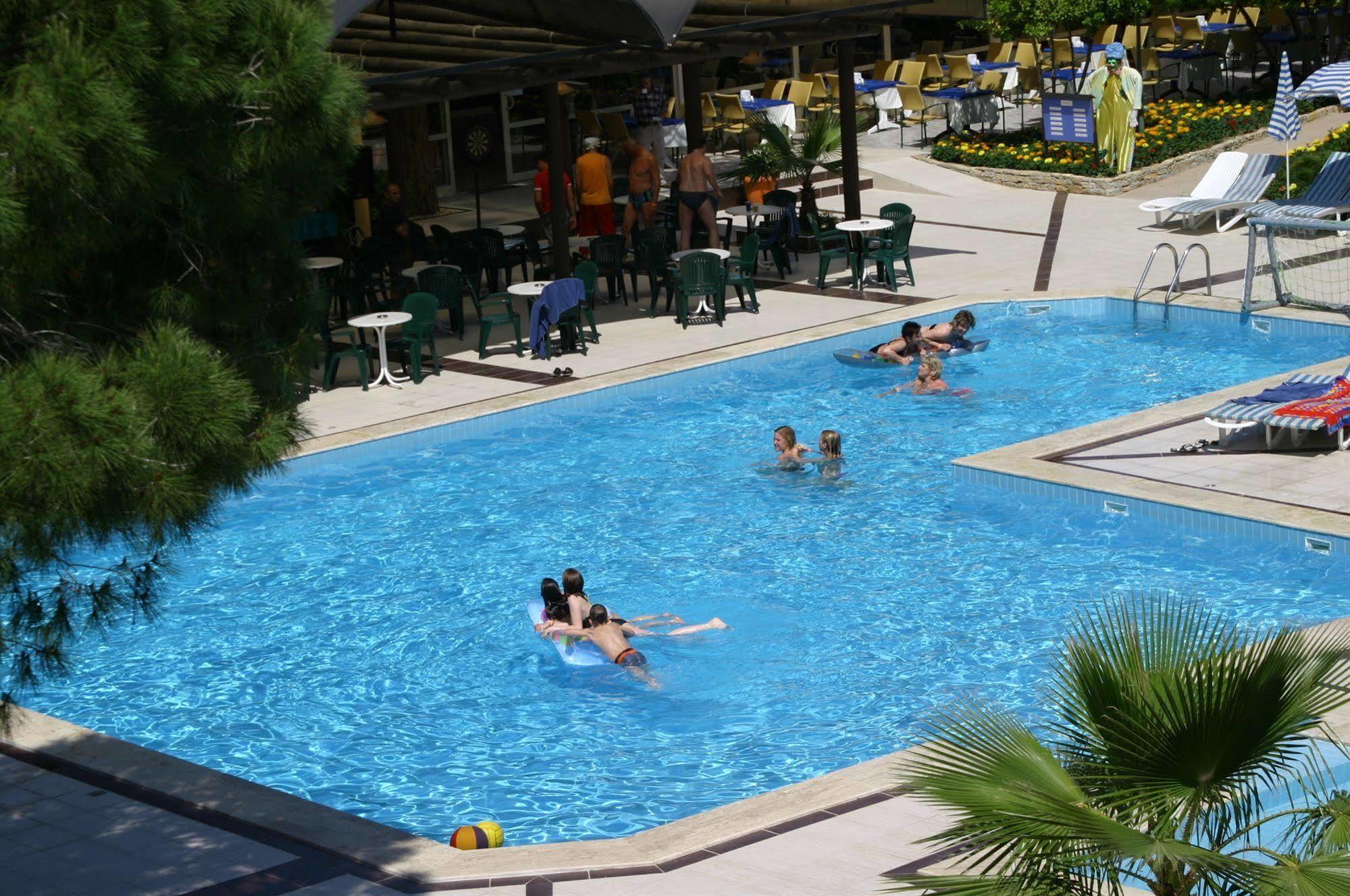 Maya Golf (adults Only) 4*