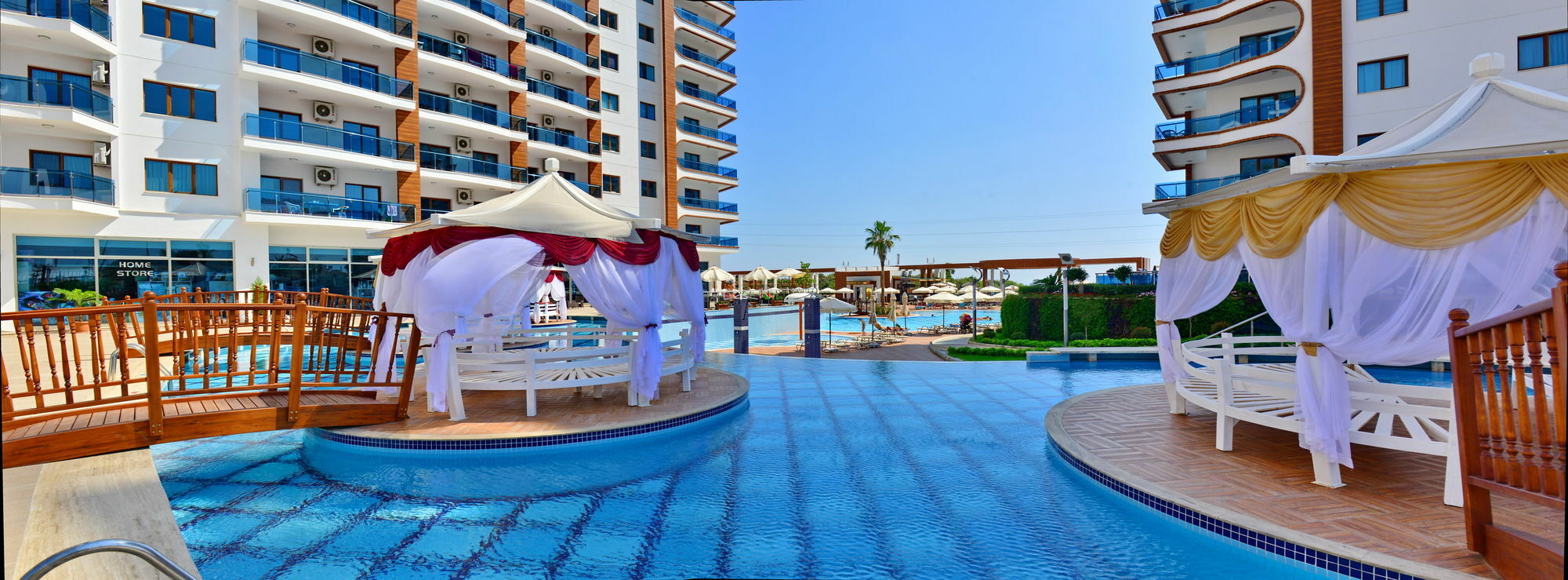 Azura Park Apartment