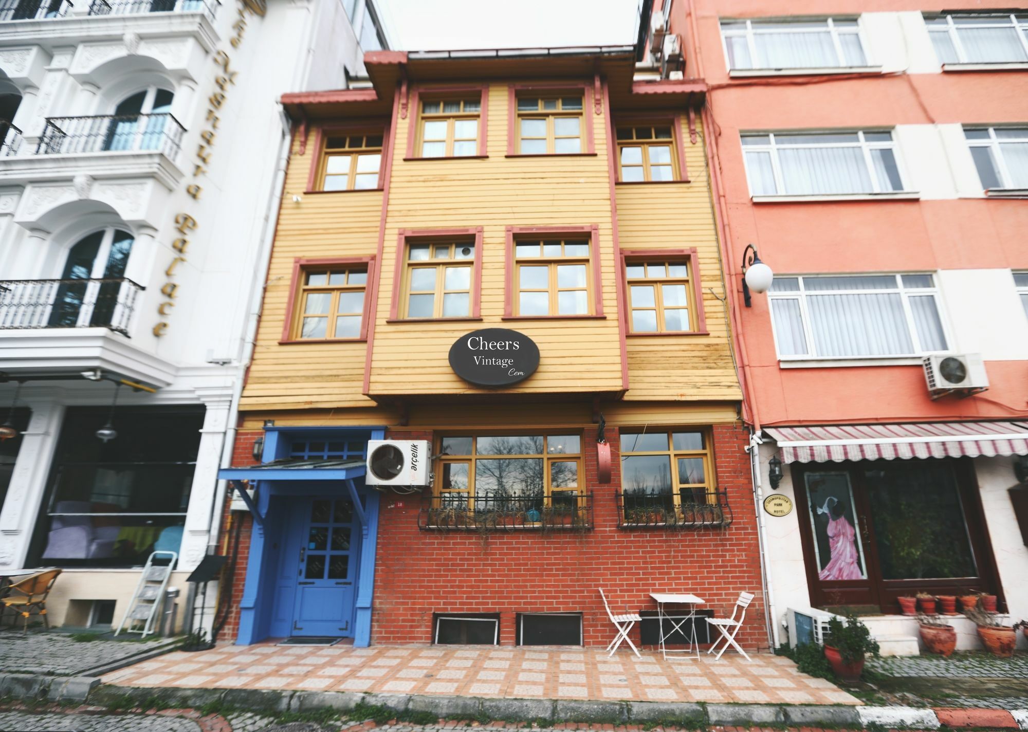 Cheers Vintage Hostel *