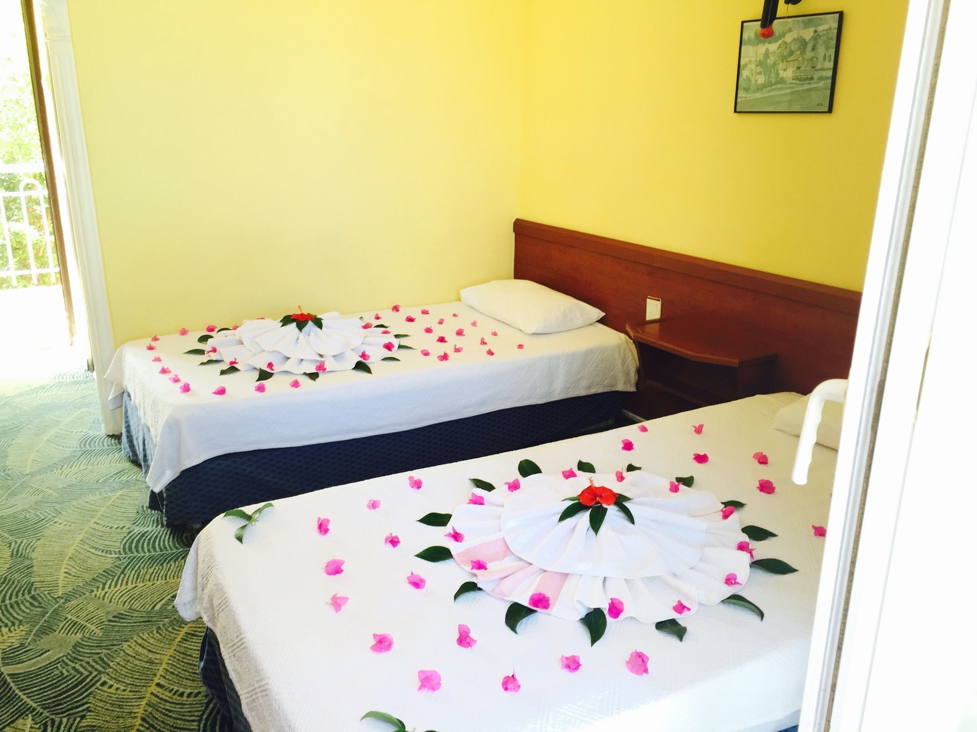 Paradise 3*