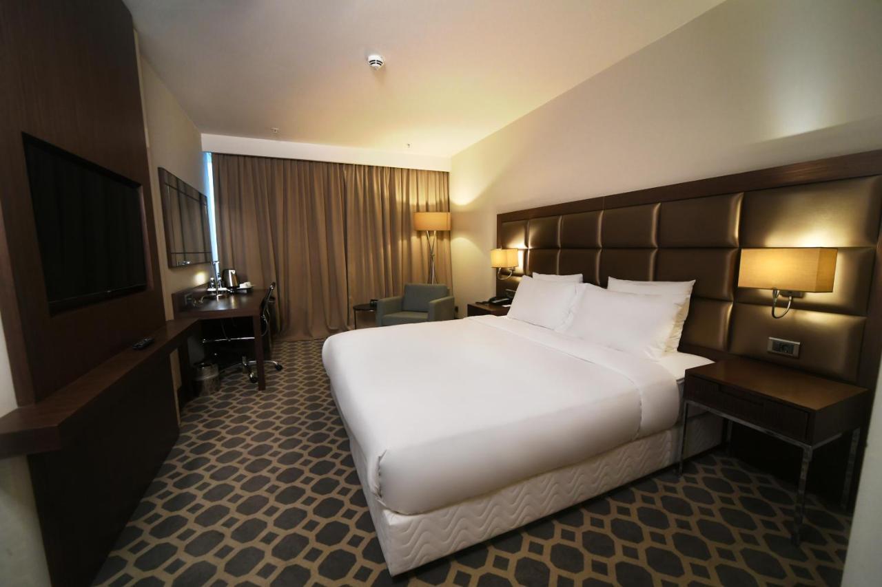Mercure West & Convention Center Hotel