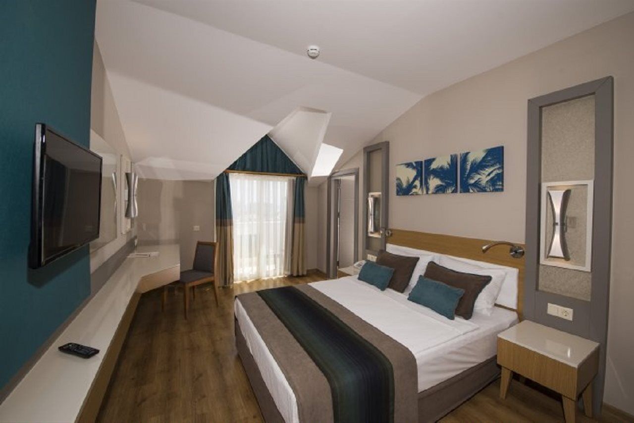 Hotel Palm World & Side