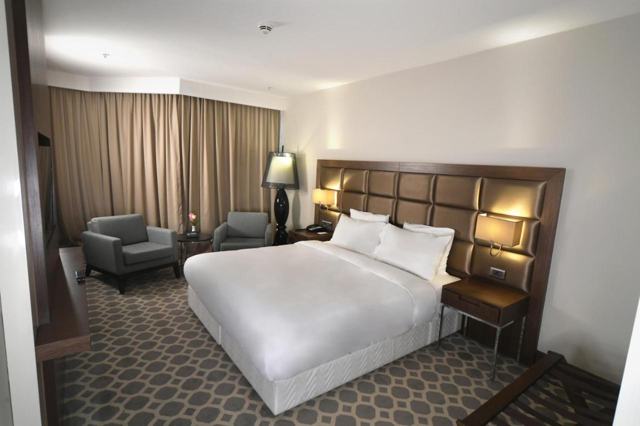 Mercure West & Convention Center Hotel 5*