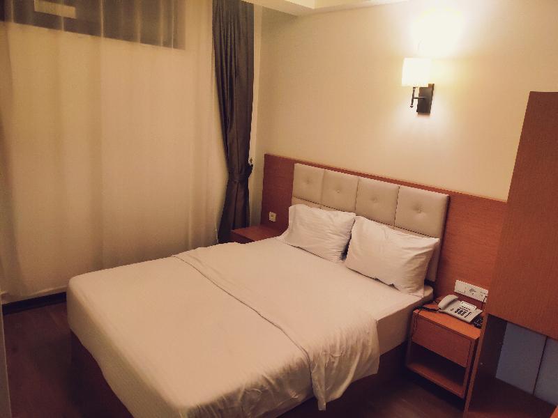 Hotel The Camelot 2*